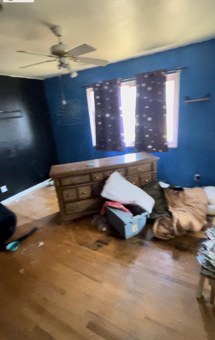 Woodworth bedroom at acquisition: furniture and belongings left behind